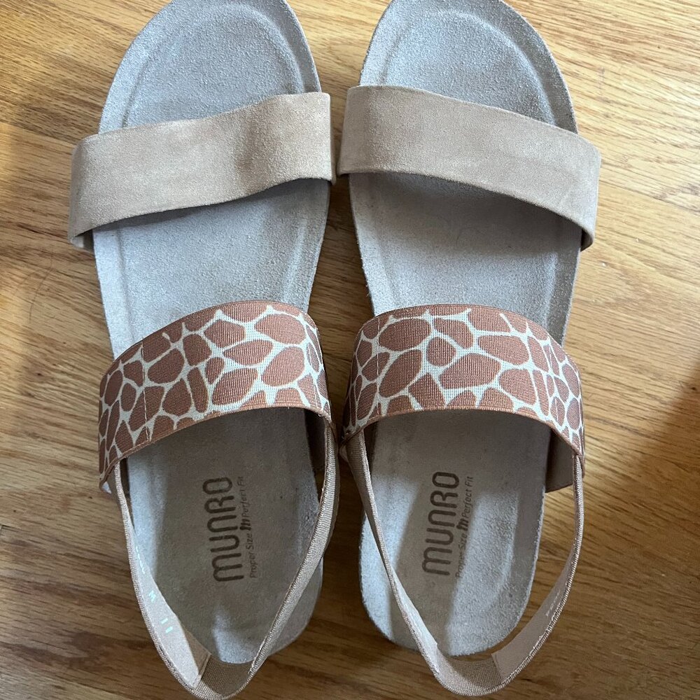 NEW Munro Pisces Sand/Giraffe 11 Wide